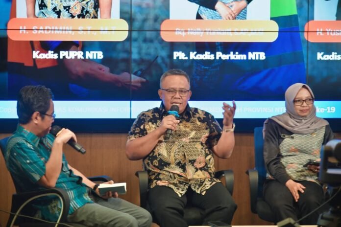 Foto: Kepala Dinas PUPR NTB, Sadimin (tengah).