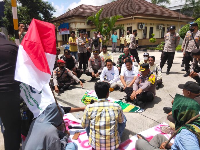oknum bulog lombok timur