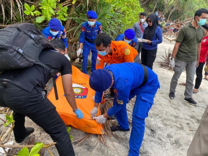 penemuan jasad wanita tanpa identitas di pantai