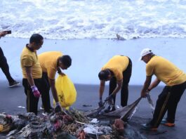 gotong royong bersih pantai