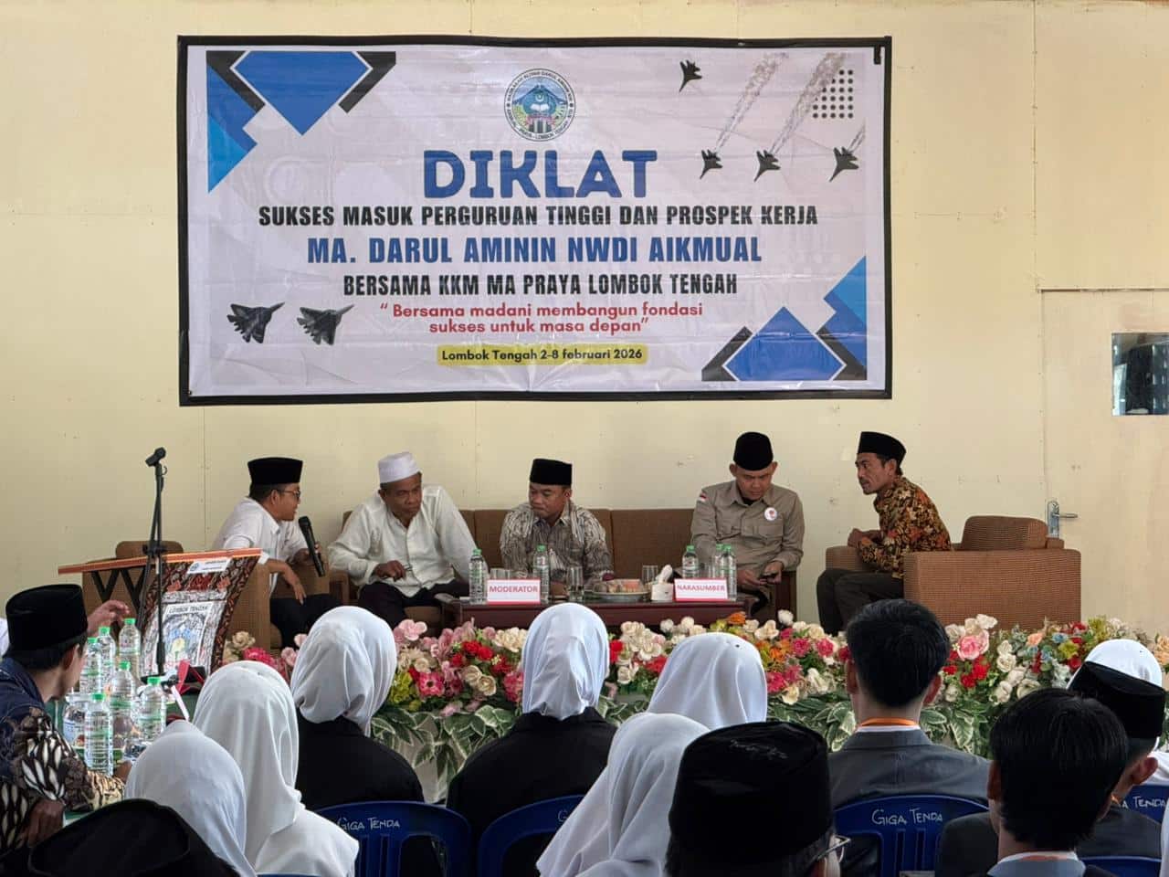 lulusan madrasah aliyah lulus perguruan tinggi dan masuk dunia kerja