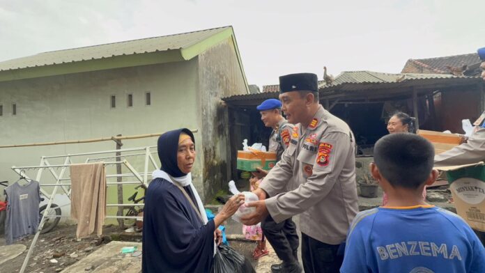 pembagian takjil ramadhan