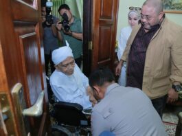 Kapolda NTB Dampingi Anggota Komisi III DPR RI Silaturahmi ke TGH Lalu Turmudzi Badaruddin di Pondok Pesantren Qamarul Huda Bagu Lombok Tengah